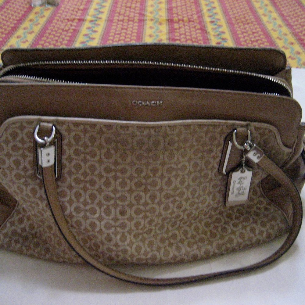 COACH BEIGE LEATHER BAG Gently used